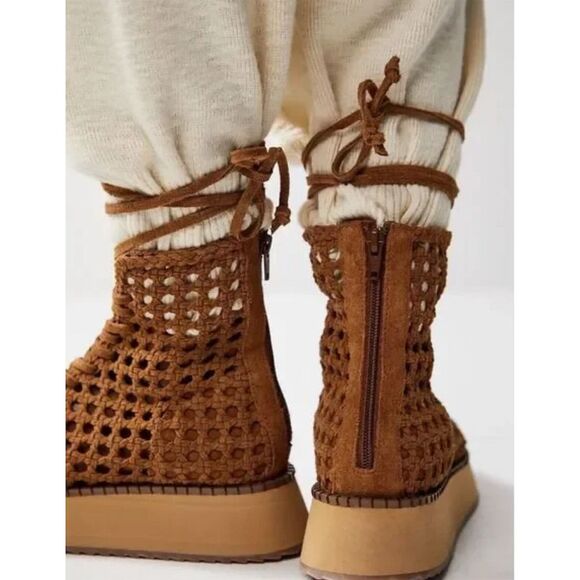 NWOB Free People Luca Lace Up Sandals Size 8 Color Tan $178 SOLD OUT "flaws" - Picture 2 of 11